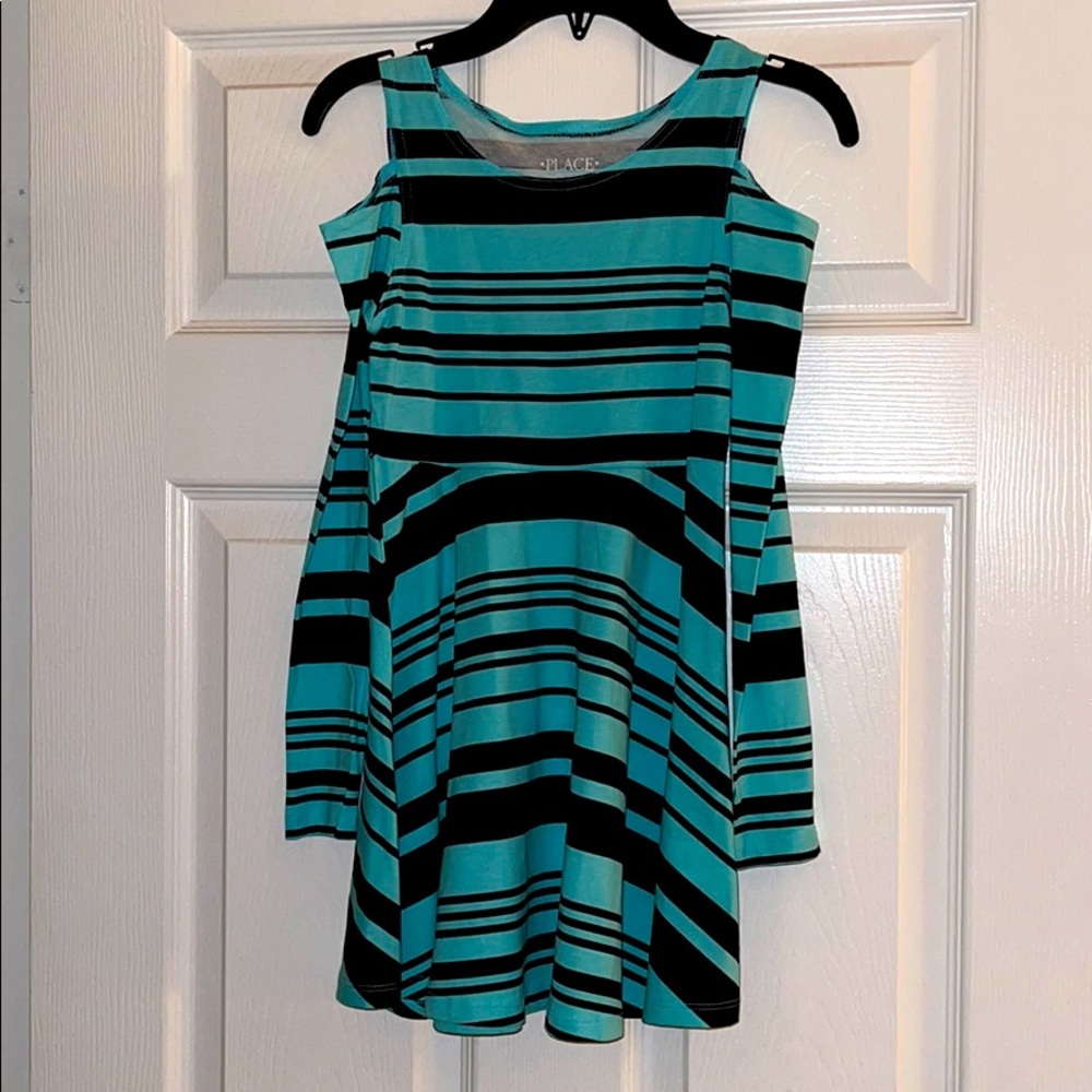 BRAND NEW! Girls off the sleeve dress! Size 5/6.